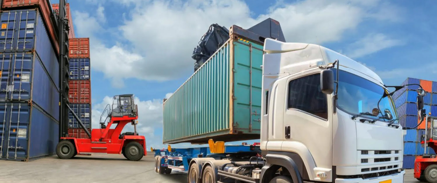 Whats-the-Difference-between-Freight-Management-and-Logistics-Management (1) (1)